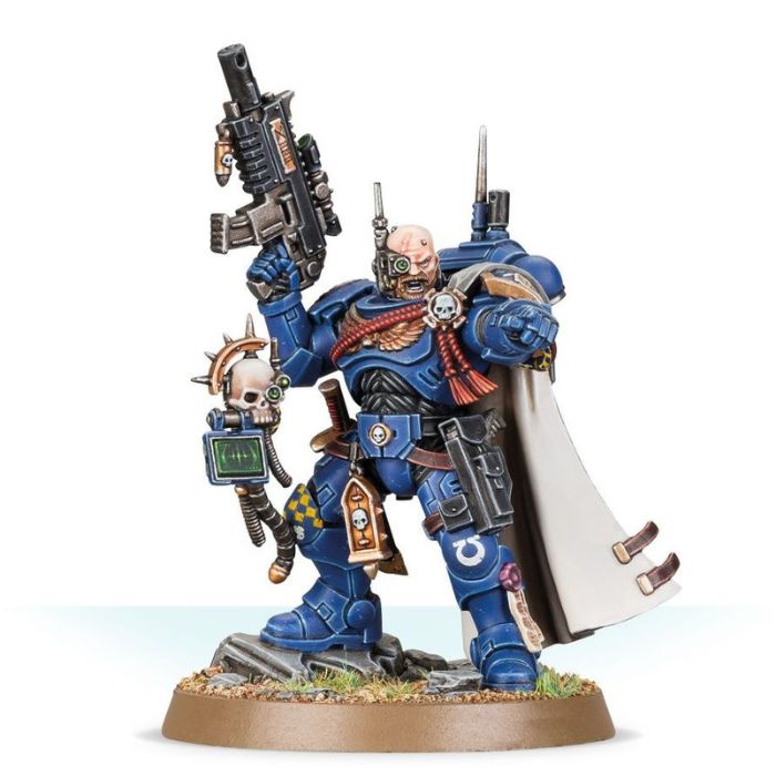 Space Marines - Captain in Phobos Armour
